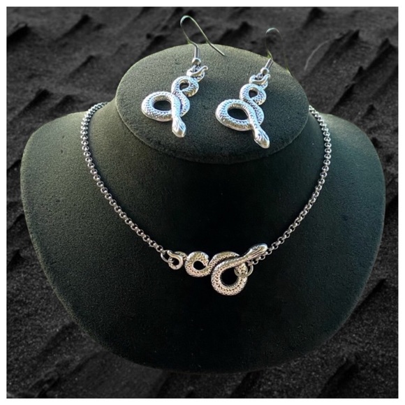 Silver snake set ( earrings + necklace ) goth Halloween spooky jewelry sets - Picture 2 of 7
